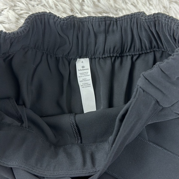 Lululemon Noir Short 5.5" Black - Picture 2 of 4